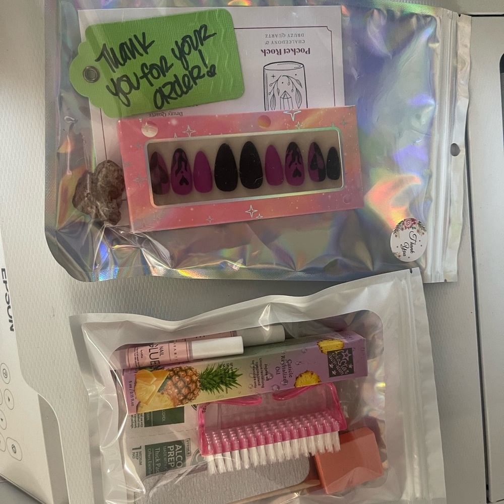 White Red Black Killer Clown Horror Press-on Nails Handmade Press-on Nails - Picture 5 of 9